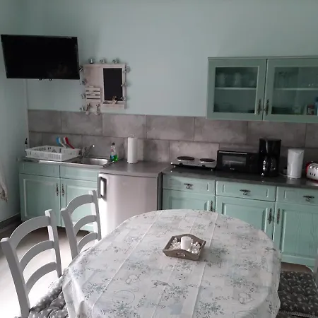 Adelshof Apartment *